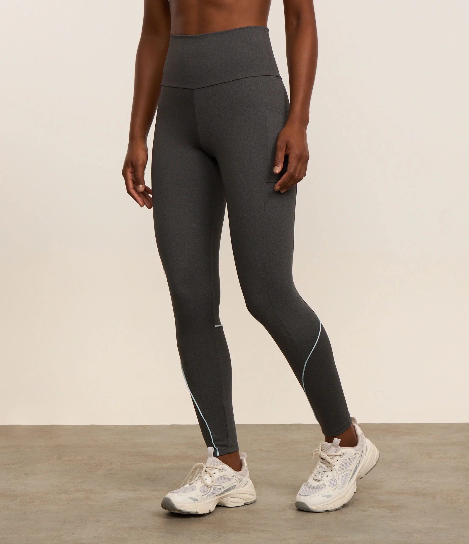 Calca Legging Esportiva em Microfibra com Frisos Coloridos Chumbo 2