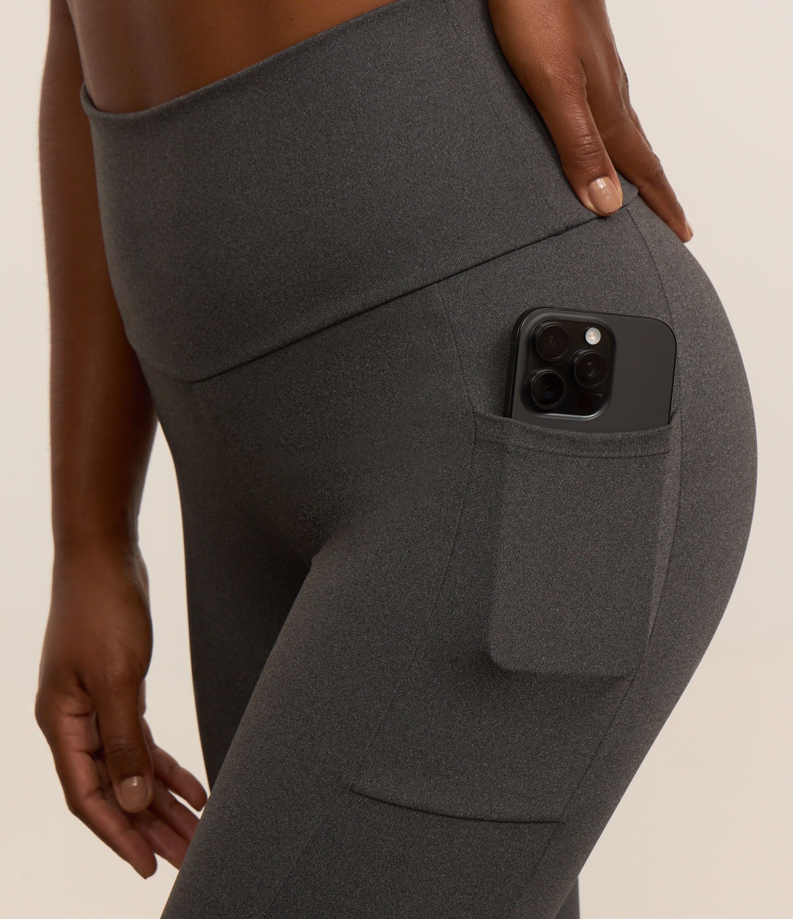 Calca Legging Esportiva em Microfibra com Frisos Coloridos Chumbo 4