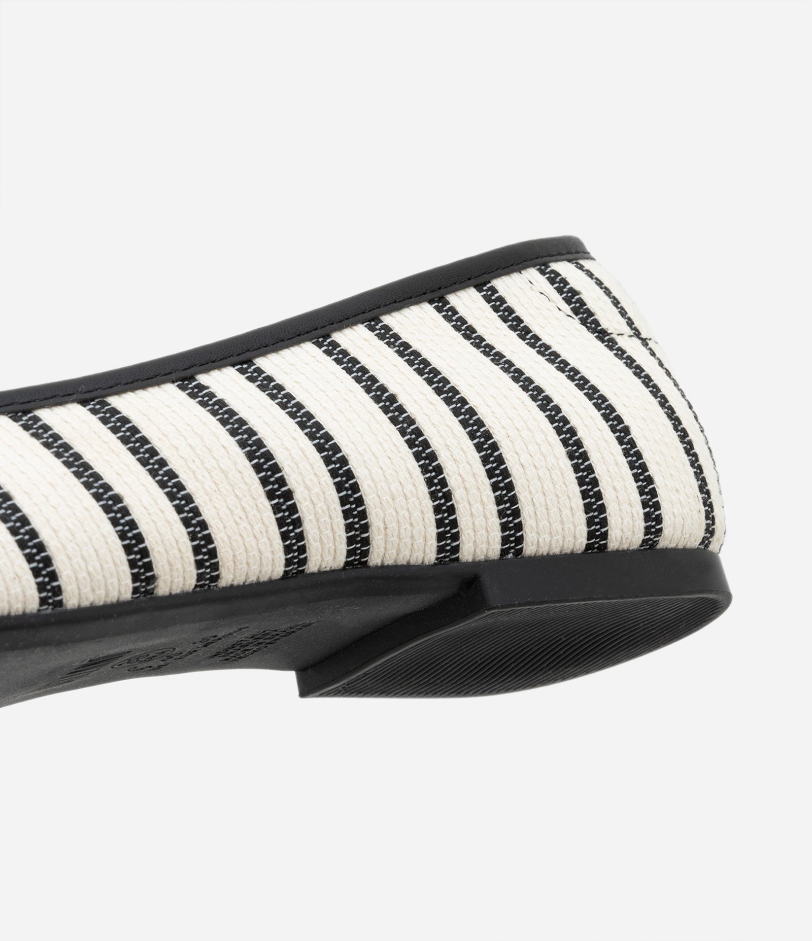 Sapatilha em Poliéster com Listras e Laçinho Off White/Preto 4