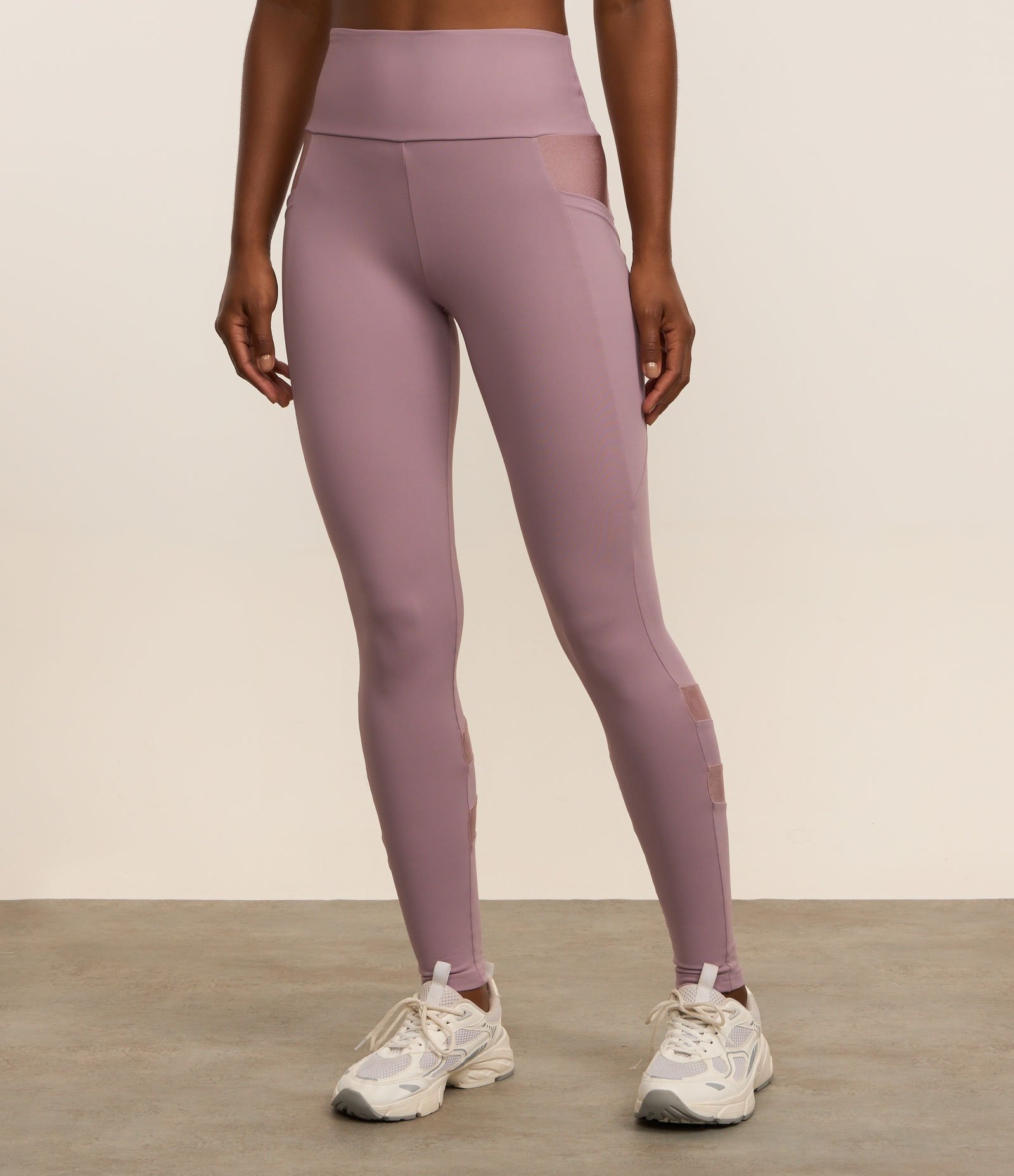 Calça Legging em Microfibra com Recortes em Brilho Roxo 2