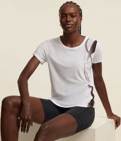 Camiseta Esportiva Alongada com Estampa de Ondas
