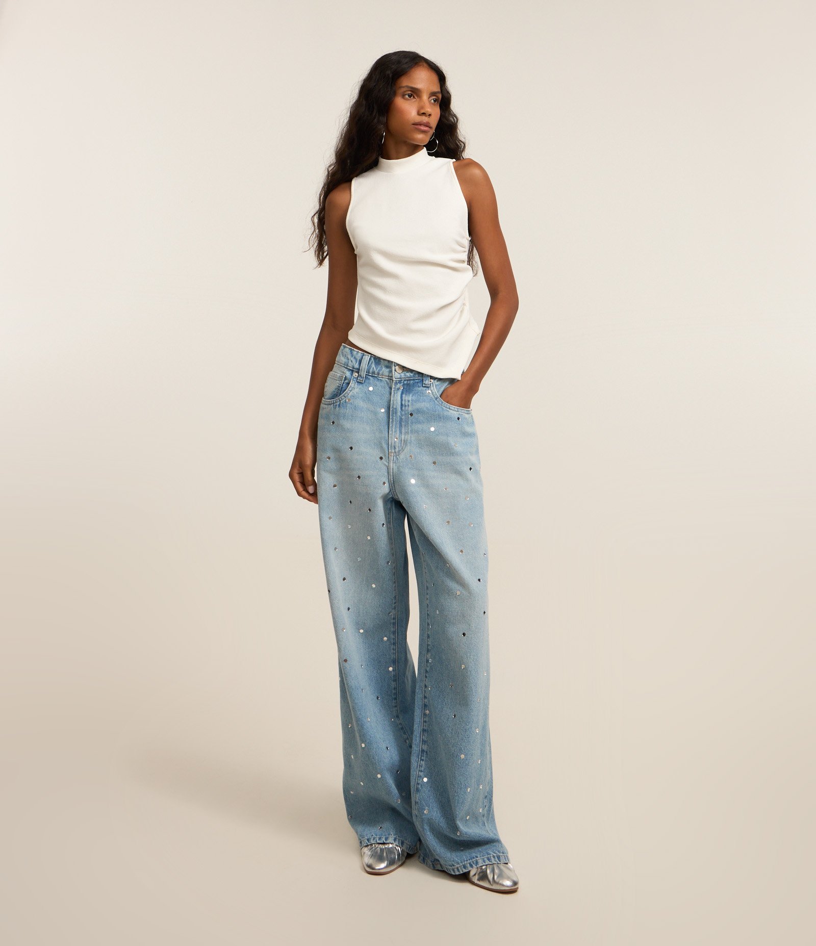 Calça Wide em Jeans com Espelhinhos Aplicados Azul 1