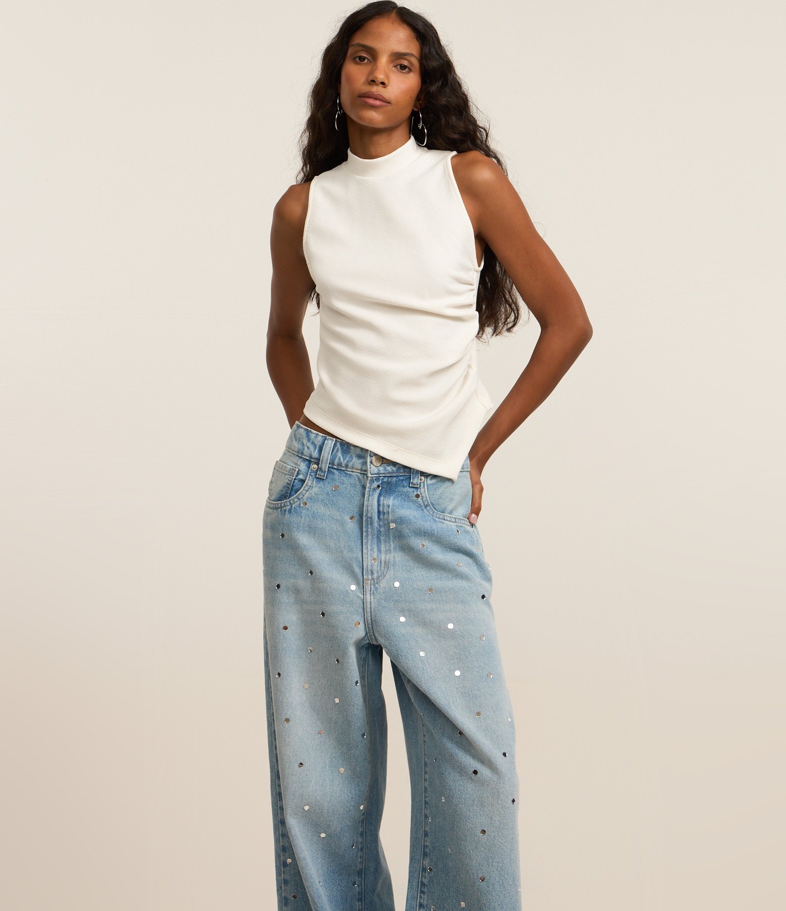 Calça Wide em Jeans com Espelhinhos Aplicados Azul 2