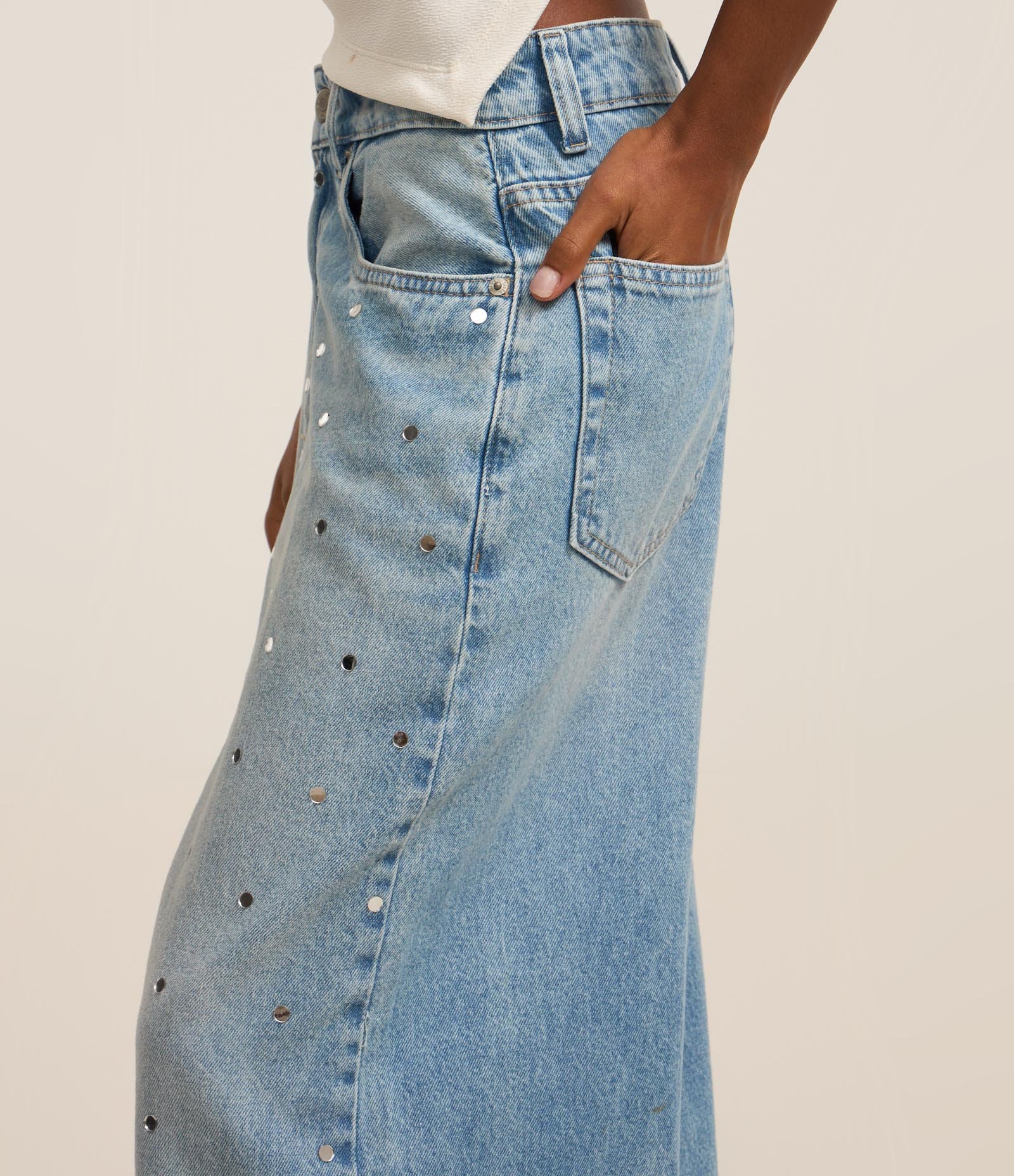 Calça Wide em Jeans com Espelhinhos Aplicados Azul 5