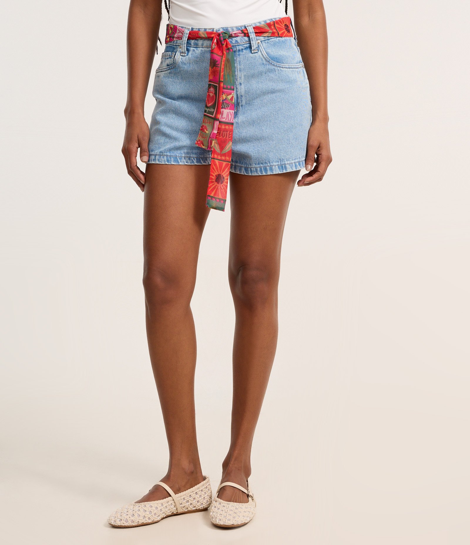 Short Slim em Jeans com Lenço Estampado Azul 3