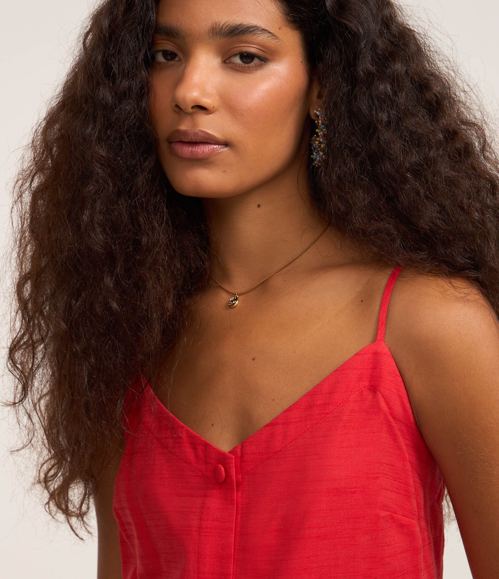 Vestido Curto em Viscolinho com Vista de Botões Vermelho 3