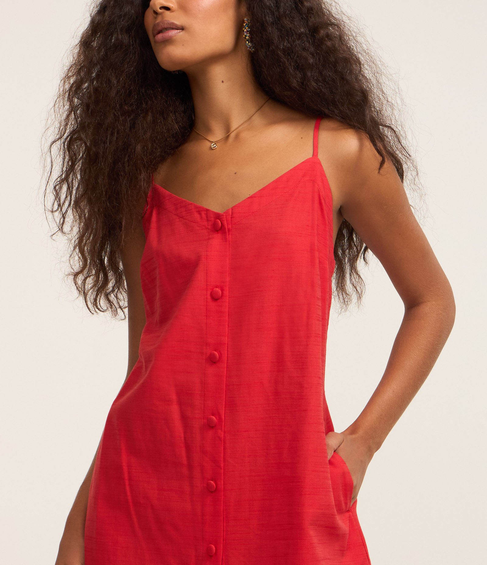 Vestido Curto em Viscolinho com Vista de Botões Vermelho 4