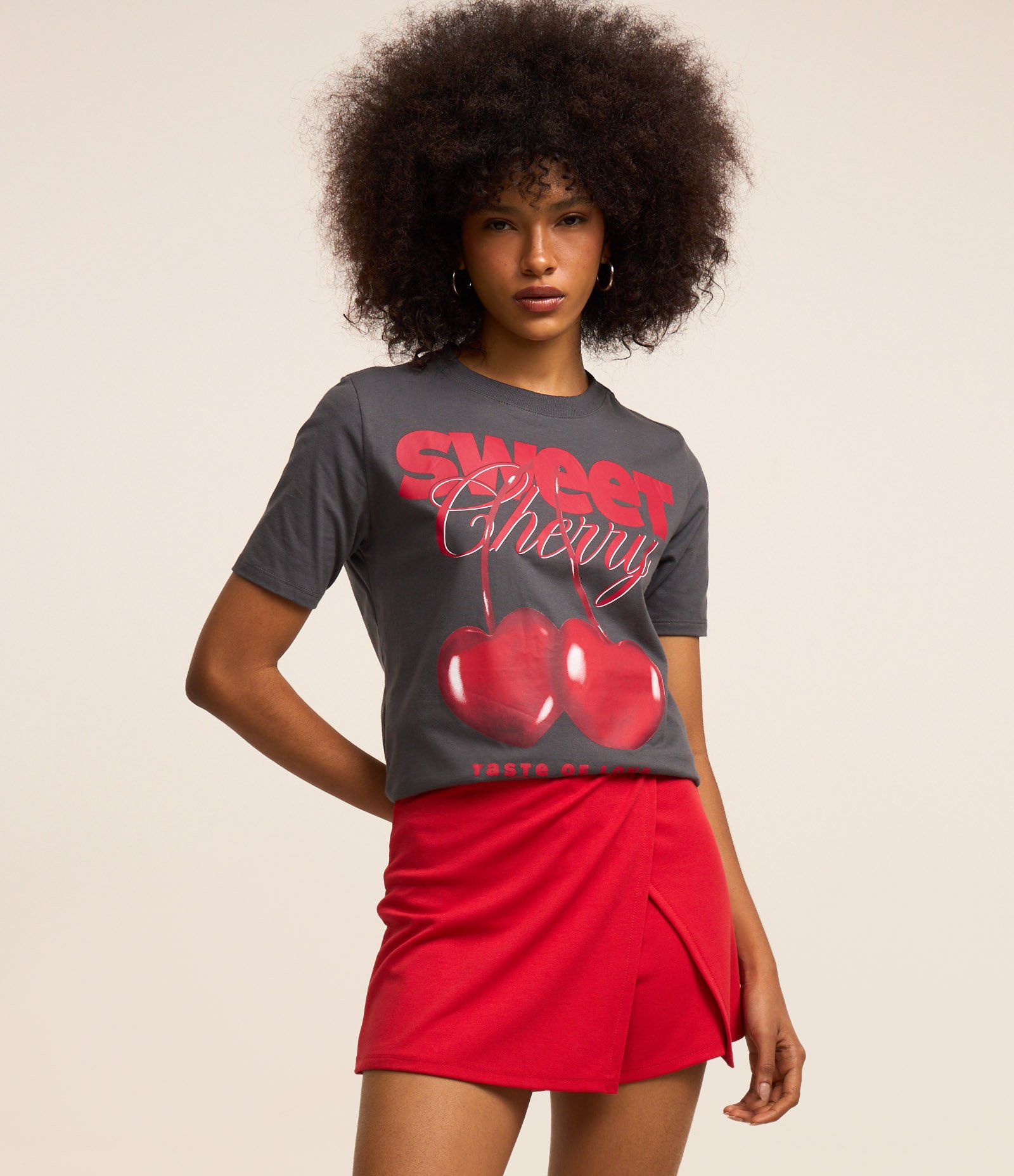 Camiseta T-shirt em Algodão com Estampa Sweet Cherry Cinza