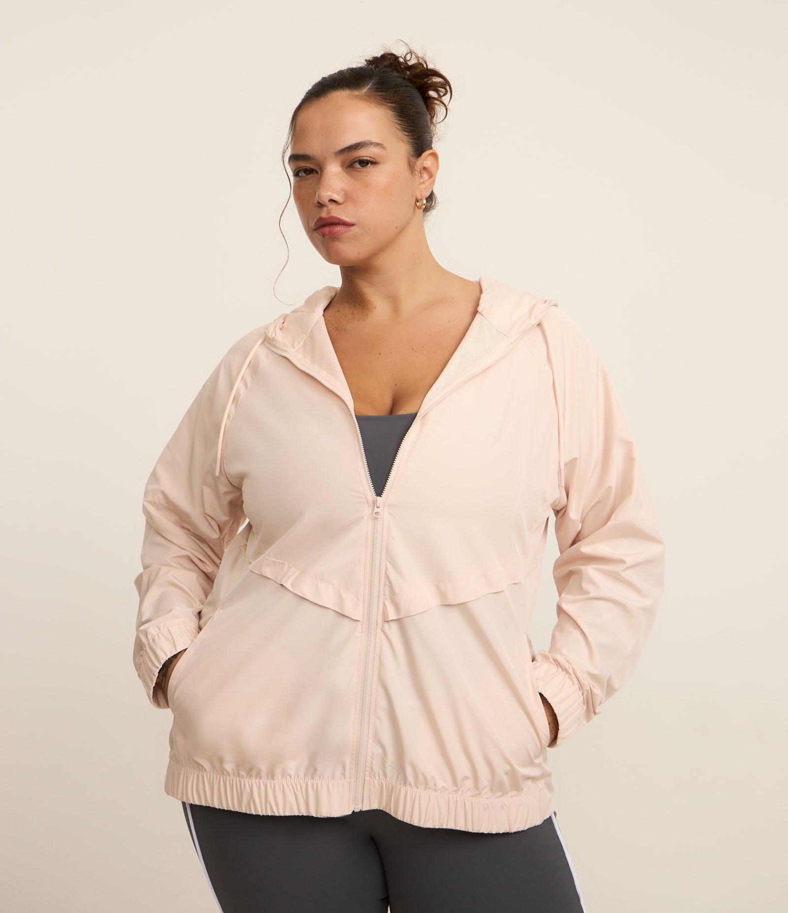 Jaqueta Corta-Vento Esportiva com Capuz Curve & Plus Size Rosa 1