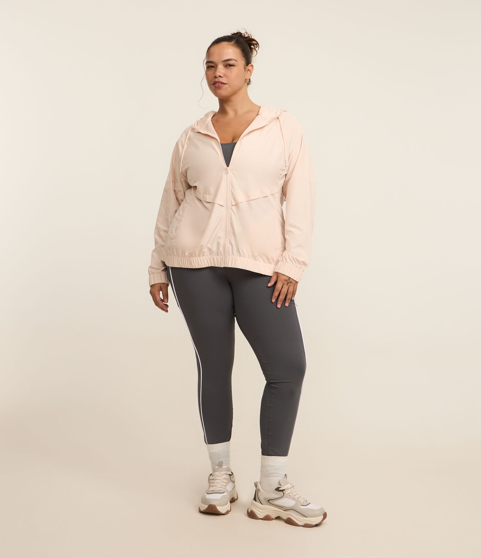 Jaqueta Corta-Vento Esportiva com Capuz Curve & Plus Size Rosa 2