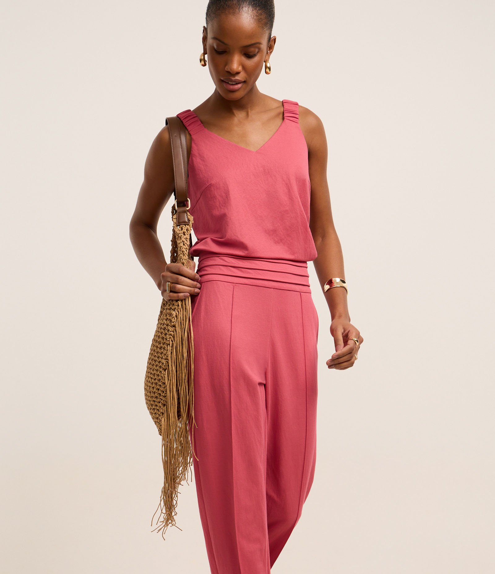 Calça Reta em Piquet com Cós Pespontado e Frisos Rosa 2