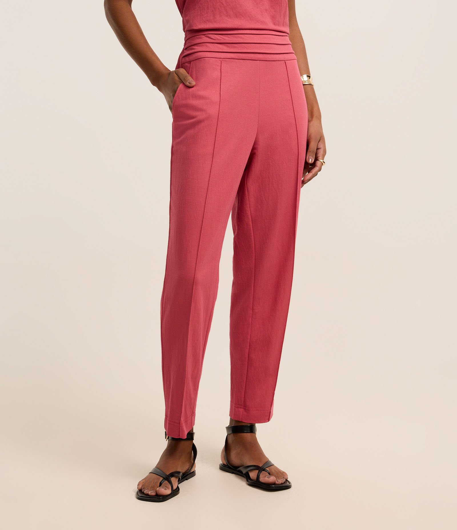 Calça Reta em Piquet com Cós Pespontado e Frisos Rosa 3