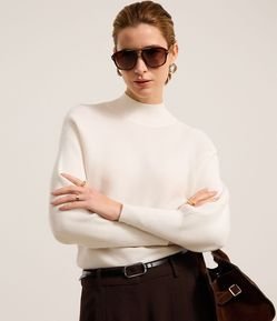 Blusa em Tricô Canelado com Gola Alta