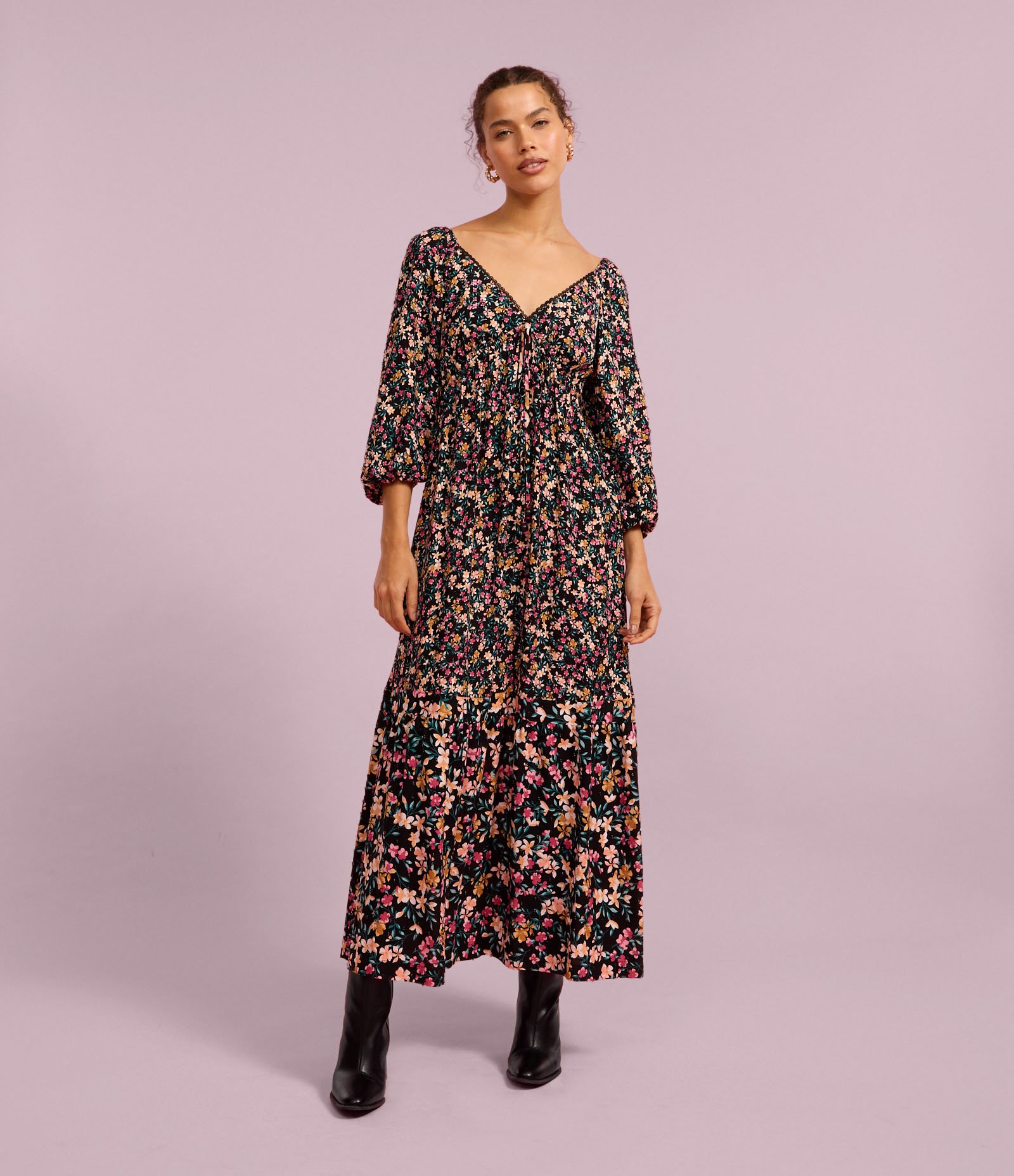 Vestido Long Midi Viscose com Estampa Floral e Amarração no Busto Preto 4