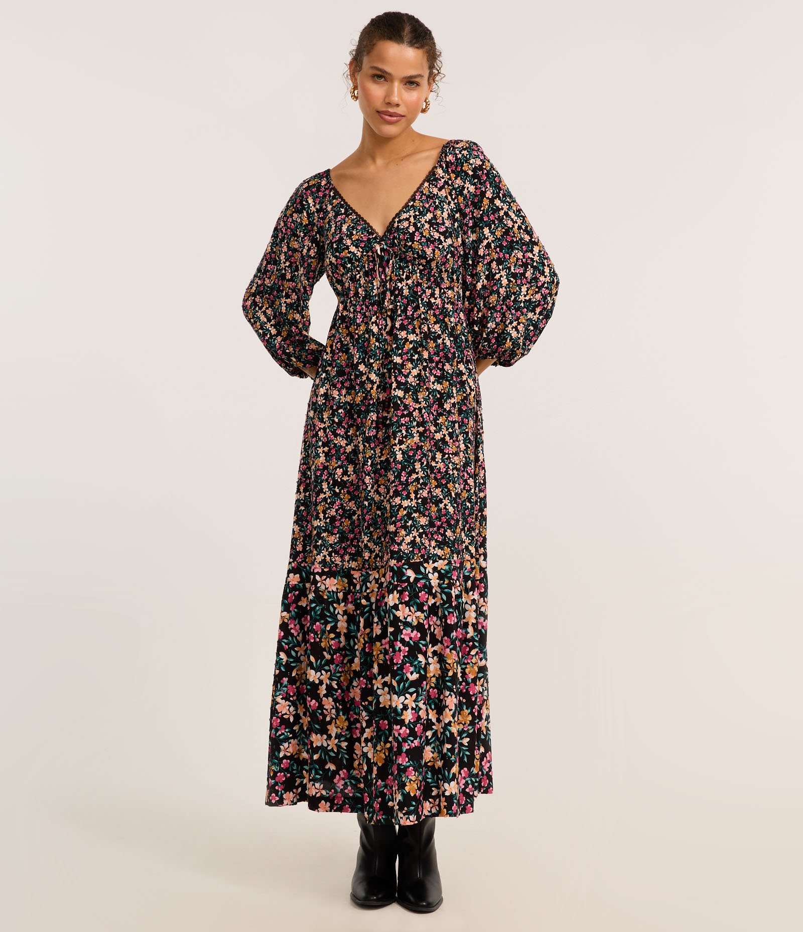 Vestido Long Midi Viscose com Estampa Floral e Amarração no Busto Preto 2