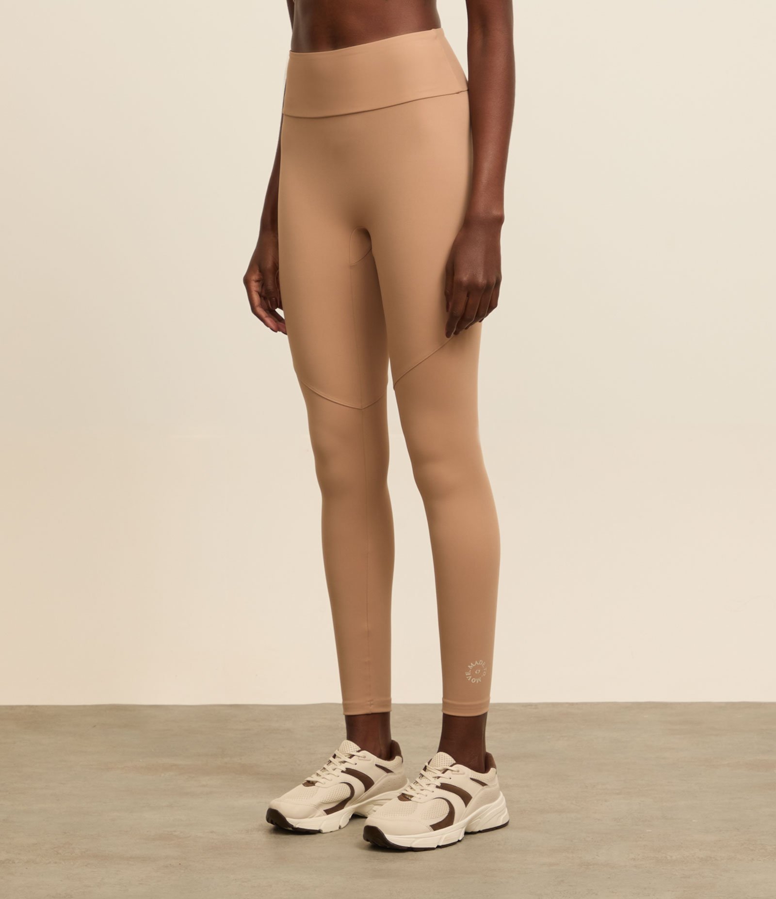 Calça Esportiva Legging em Microfibra com Costura Aparente Marrom 2