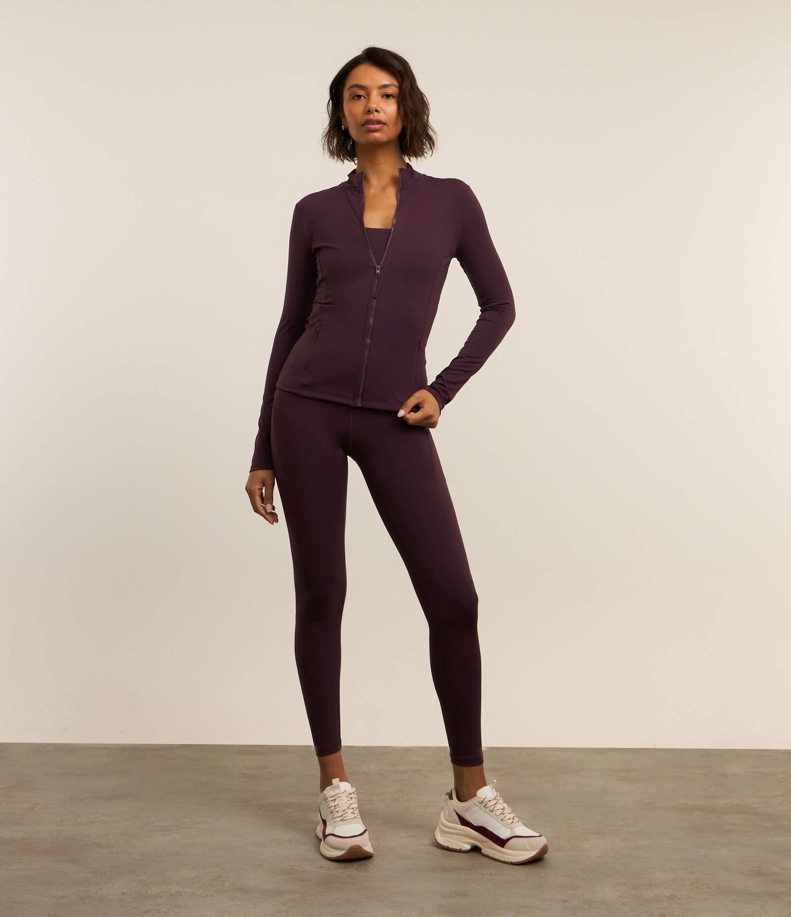 Jaqueta Esportiva em Microfibra com Bolsos e Golinha Alta 2