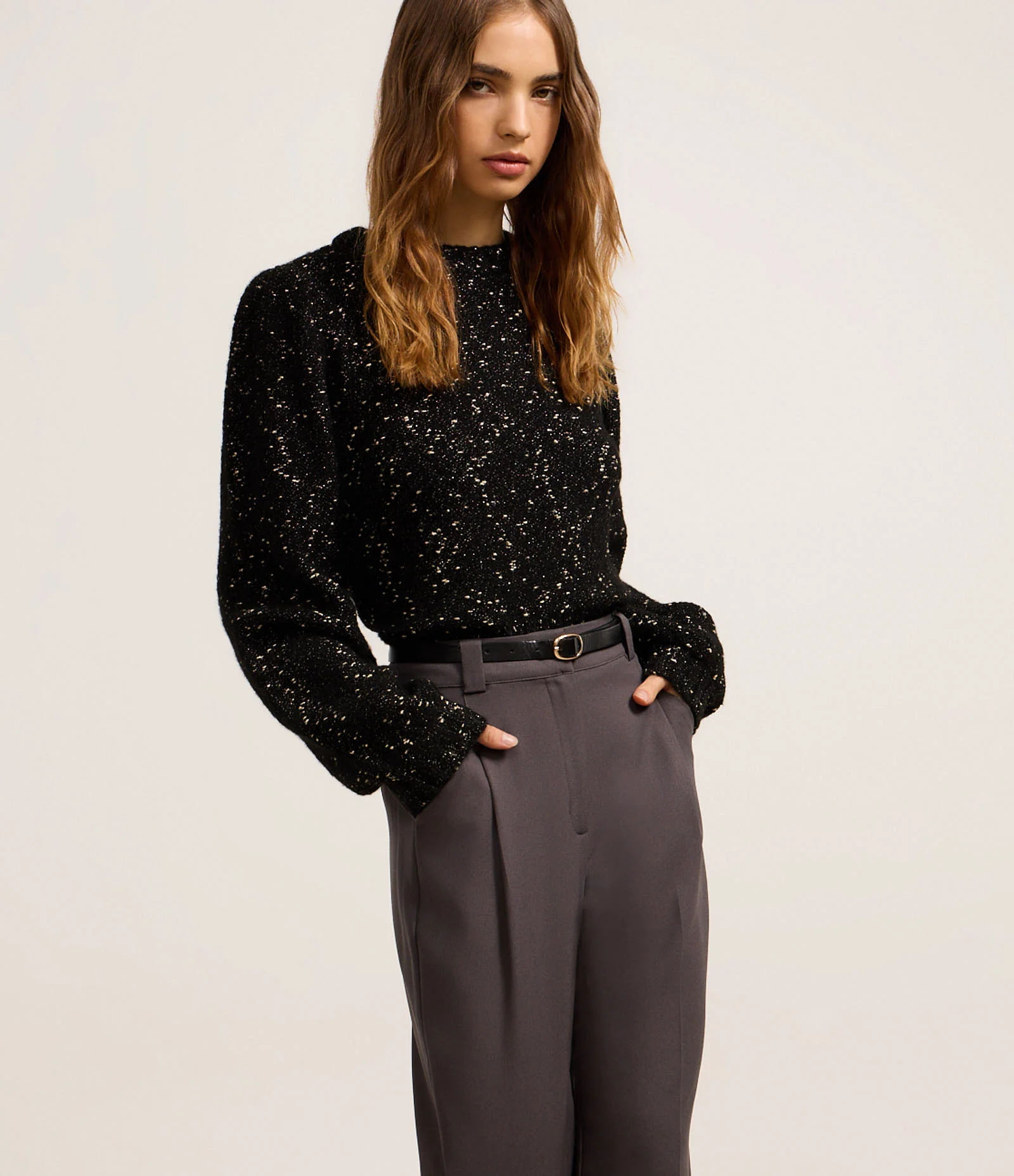 Calca Wide Leg Alfaiatada com Pregas e Cinto Afivelado Cinza 2