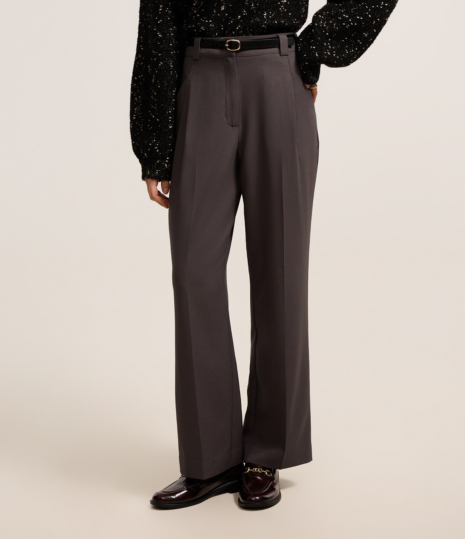 Calca Wide Leg Alfaiatada com Pregas e Cinto Afivelado Cinza 3