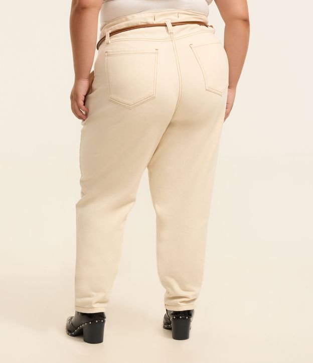Calça Cenoura Sarja com Bolso Faca e Cinto Curve & Plus Size