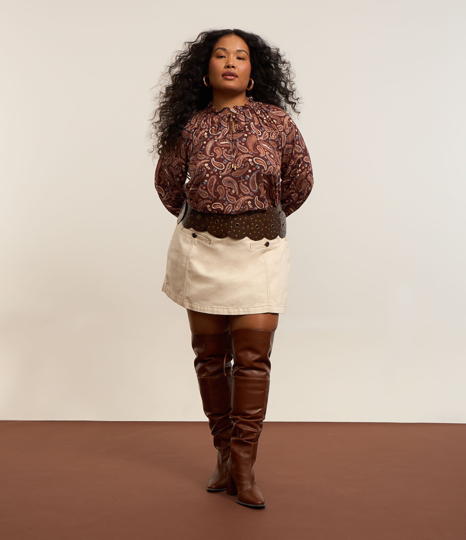 Short Saia em Sarja com Bolso Embutido Curve & Plus Size Bege 1