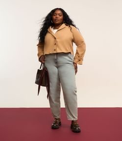 Calça Mom em Jeans Dirty Washed Curve & Plus Size