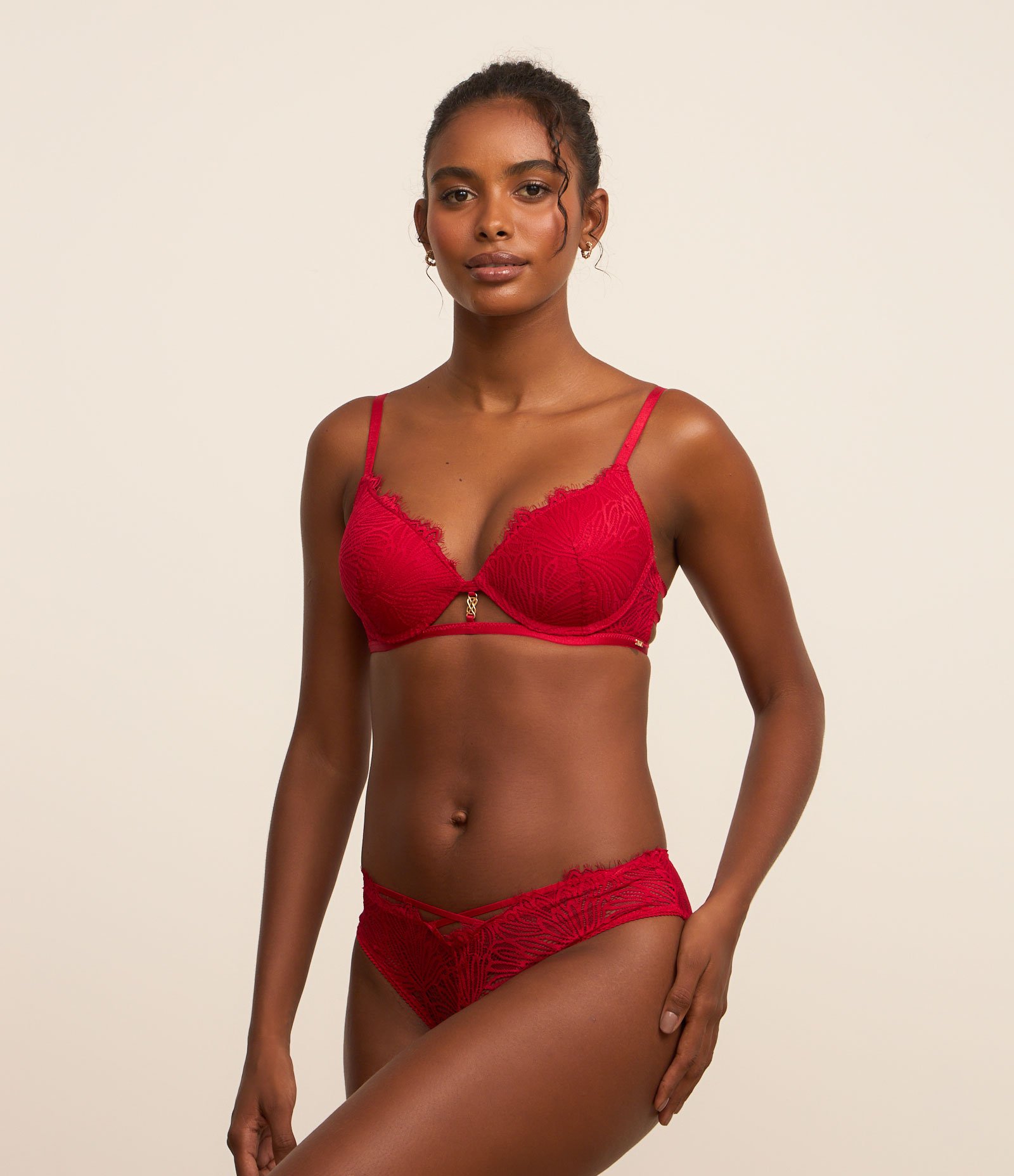 Sutiã Meia Taça Bojo Oco em Renda Floral com Detalhe Metálico Vermelho 2