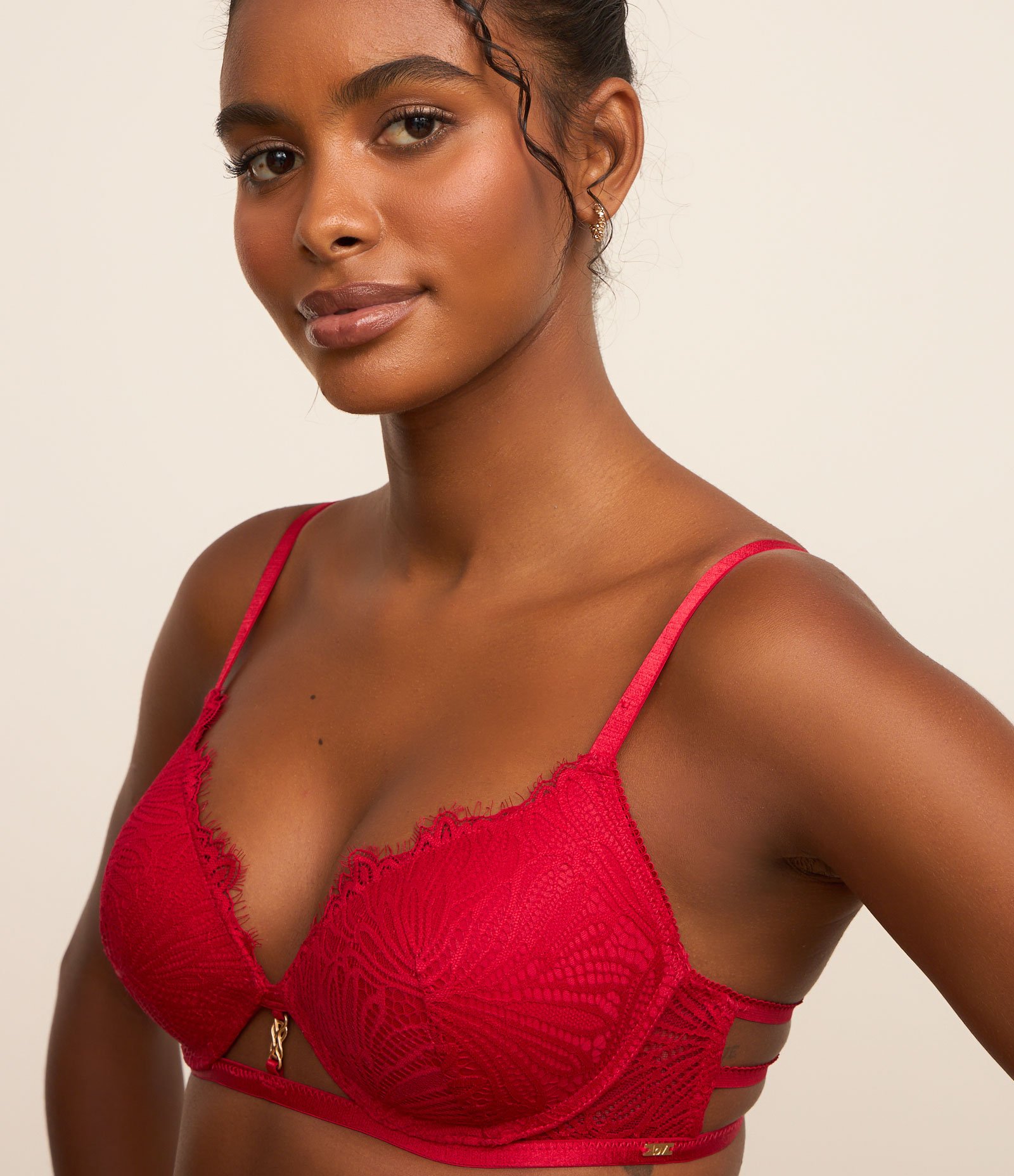 Sutiã Meia Taça Bojo Oco em Renda Floral com Detalhe Metálico Vermelho 4