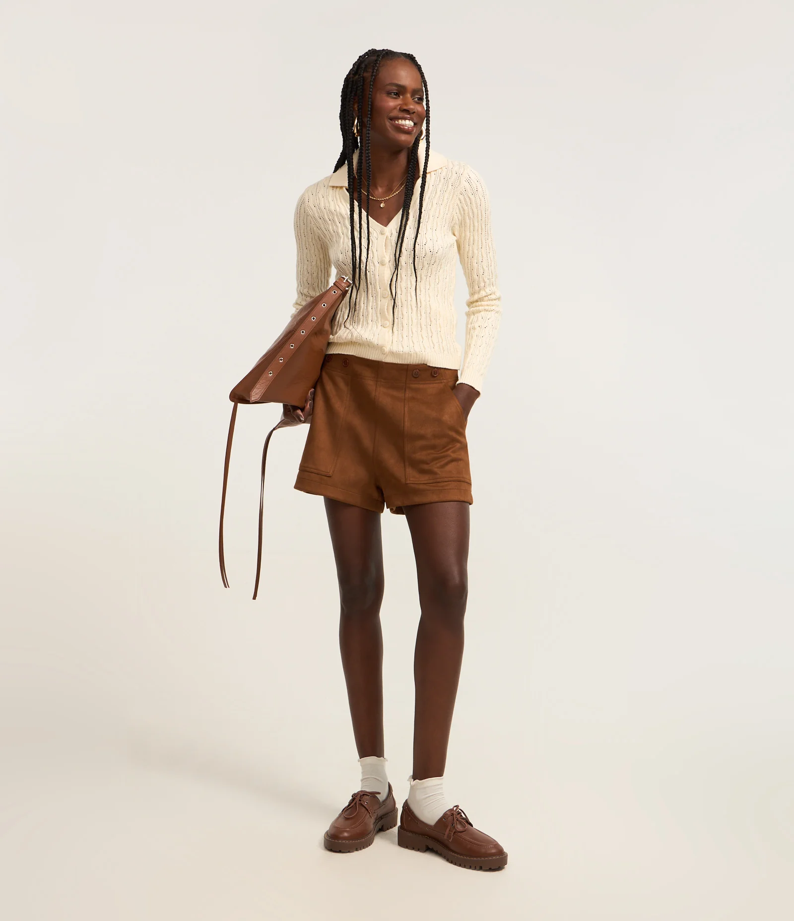 Short Regular em Suede com Botões Aplicados e Cintura Alta Marrom 1