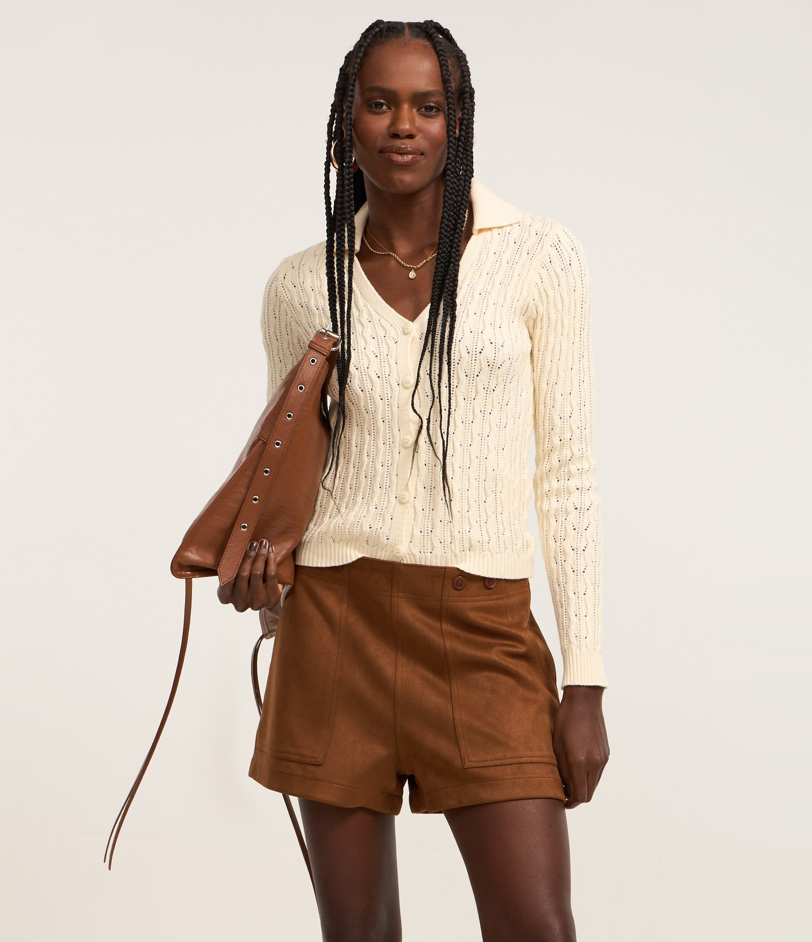 Short Regular em Suede com Botões Aplicados e Cintura Alta Marrom 2