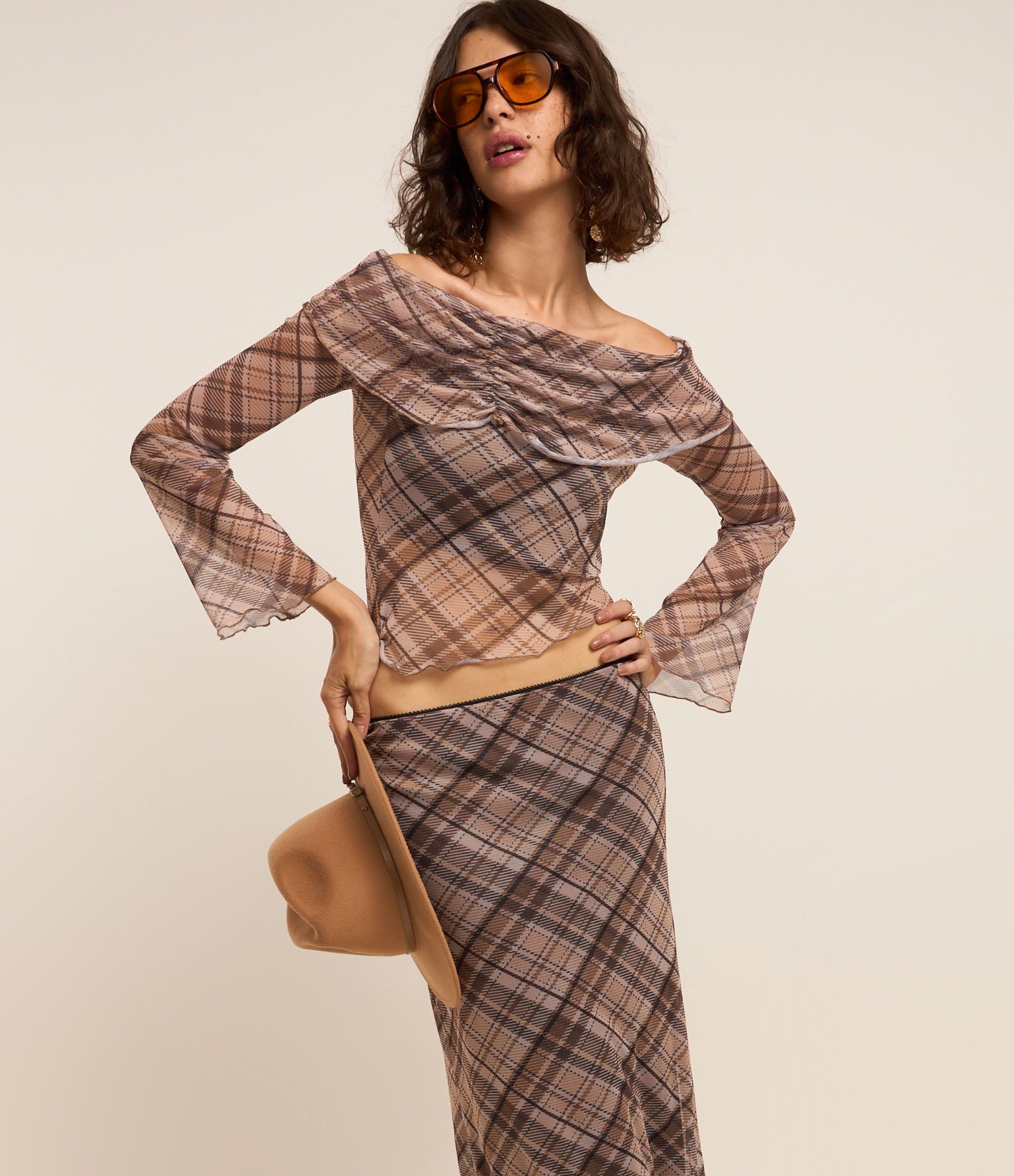 Saia Midi em Tule Xadrez com Frufru na Barra Marrom 2