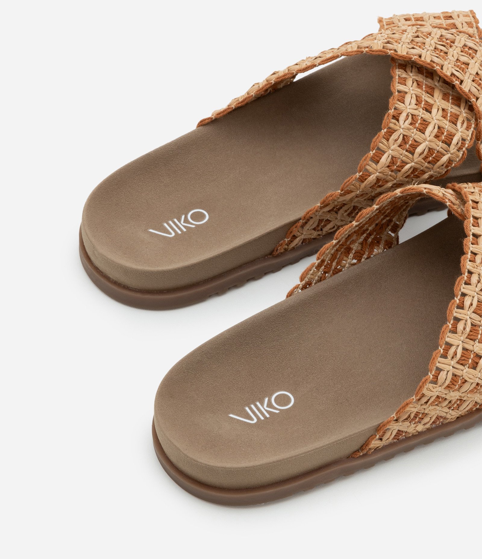 Sandália em Pu com Tiras Largas em Tressê Marrom 3