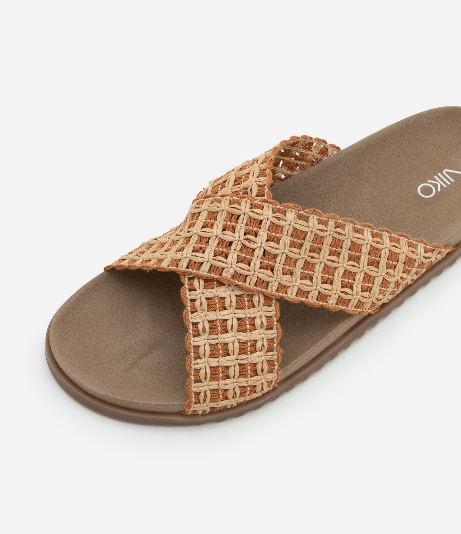 Sandália em Pu com Tiras Largas em Tressê Marrom 4