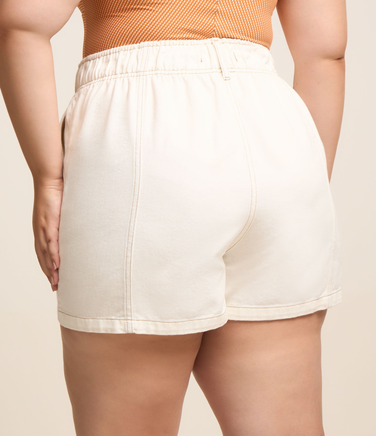 Short Clochard em Sarja com Bolso Faca Curve & Plus Size Branco 3