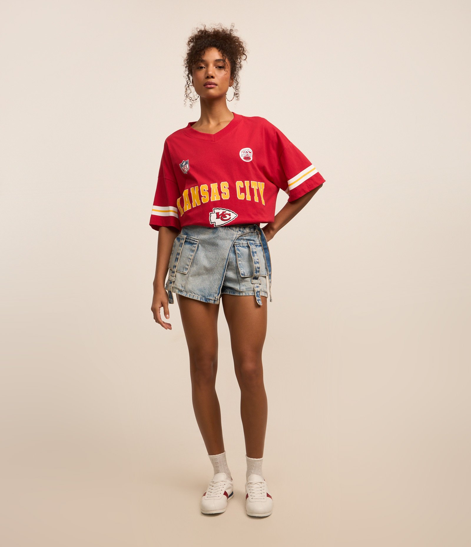 Short Saia Curto em Jeans Transpassado com Bolso Cargo Azul 1