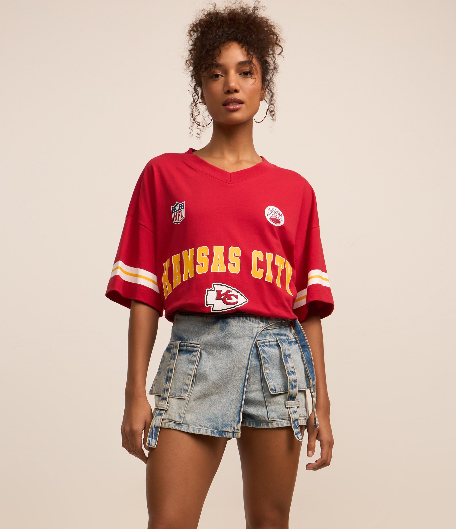 Short Saia Curto em Jeans Transpassado com Bolso Cargo Azul 2