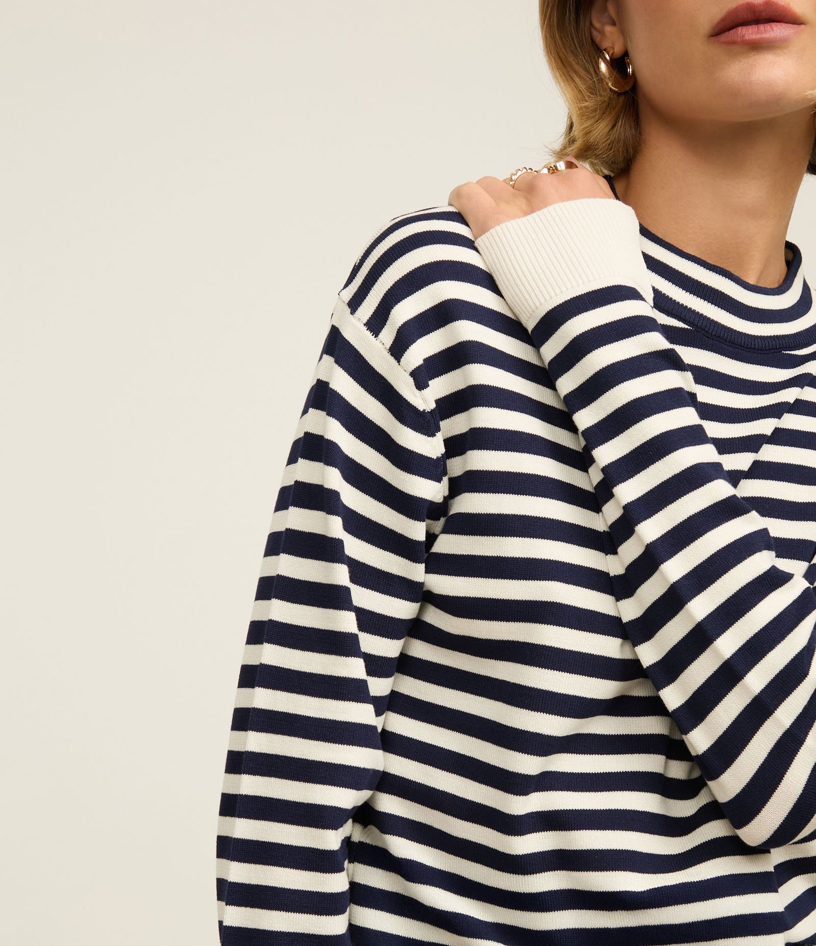 Blusa Listrada em Tricô com Gola Redonda 5