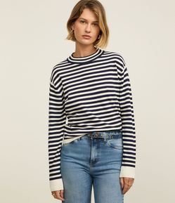 Blusa Listrada em Tricô com Gola Redonda