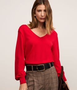 Blusa em Tricô com Decote V e Ombreira