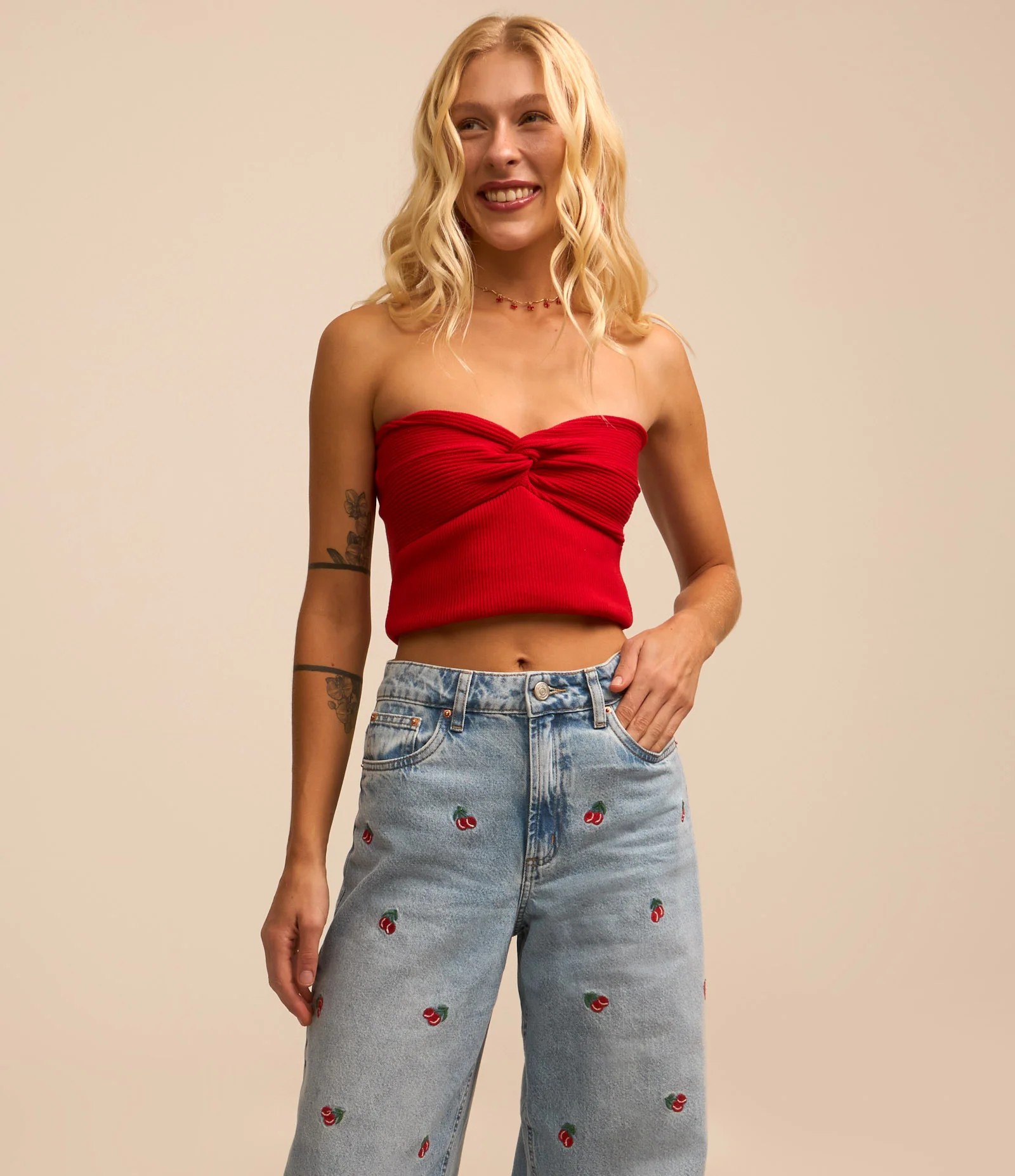 Calça Wide Leg em Jeans com Bordado de Cerejinhas Azul 2