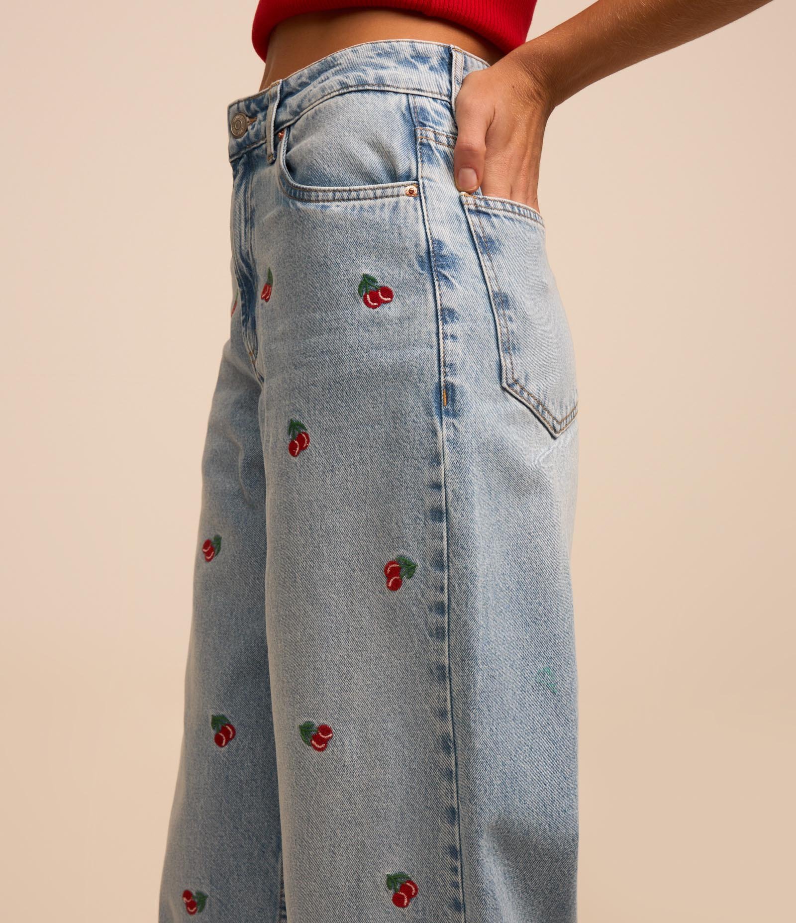 Calça Wide Leg em Jeans com Bordado de Cerejinhas Azul 4