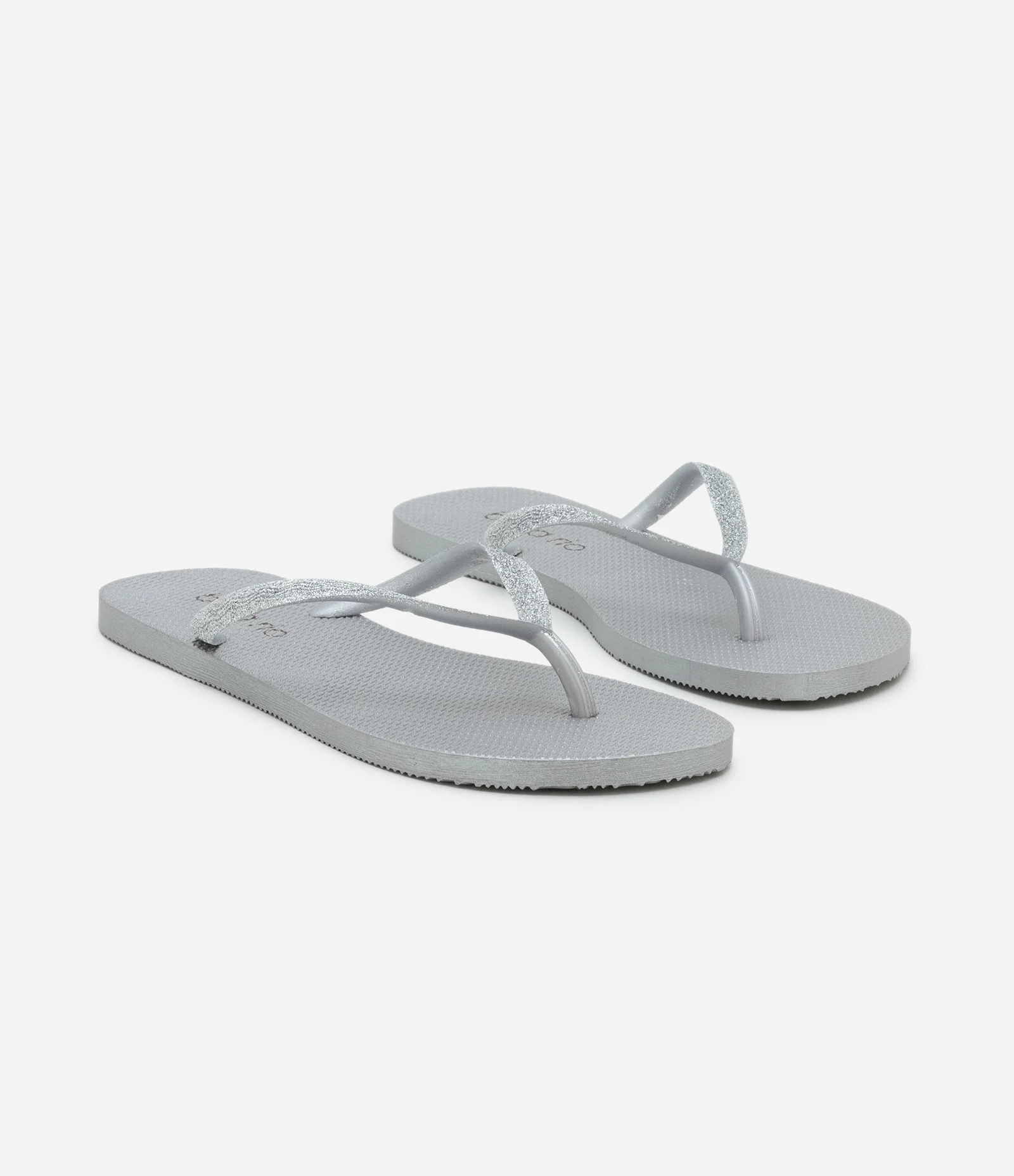 Chinelo Slim com Tiras Finas Metalizado Beira Rio Prata 2