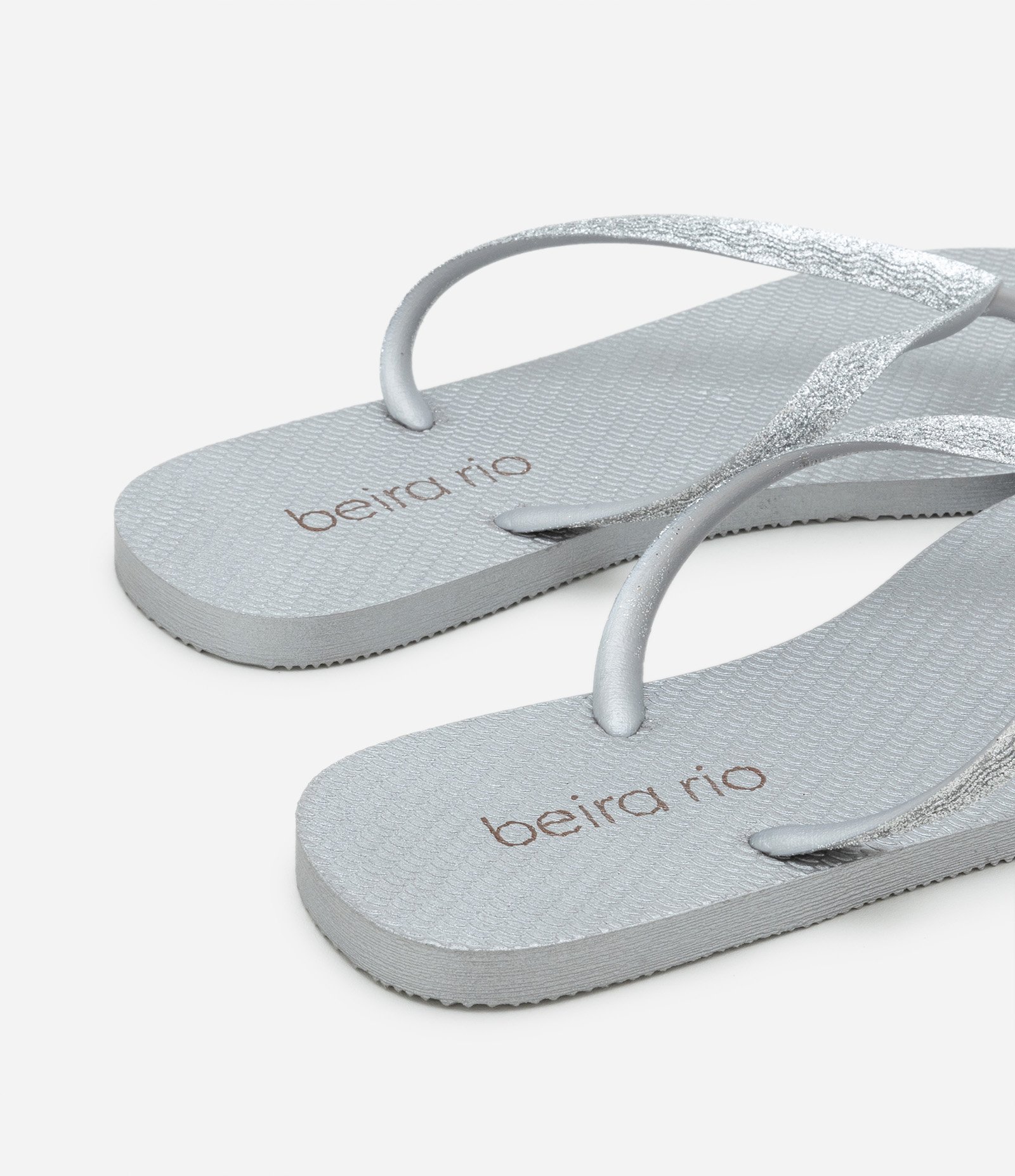 Chinelo Slim com Tiras Finas Metalizado Beira Rio Prata 3