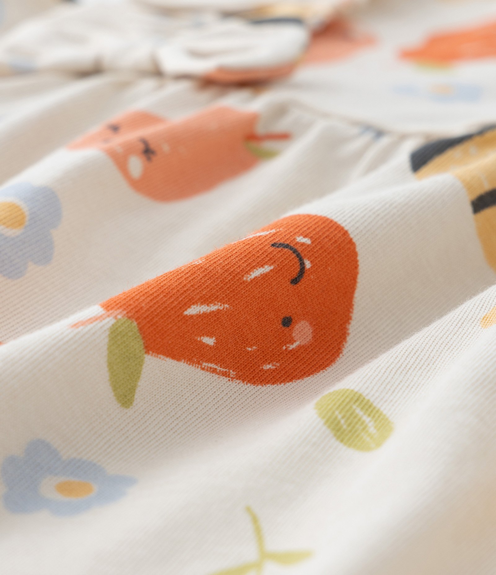 Macaquinho Infantil com Babadinhos e Lacinhos - Tam 0 a 18 meses Bege 3