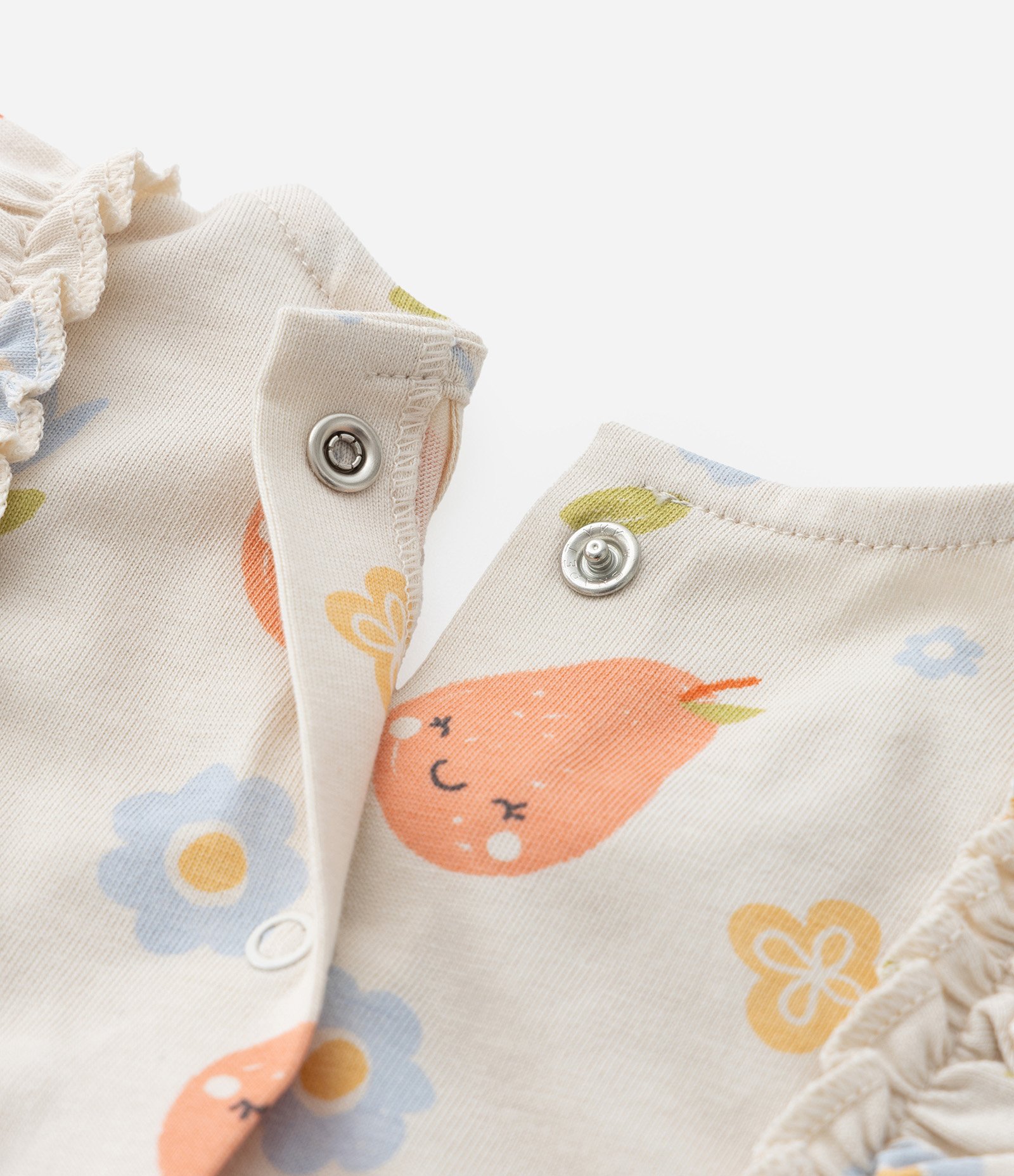 Macaquinho Infantil com Babadinhos e Lacinhos - Tam 0 a 18 meses Bege 4