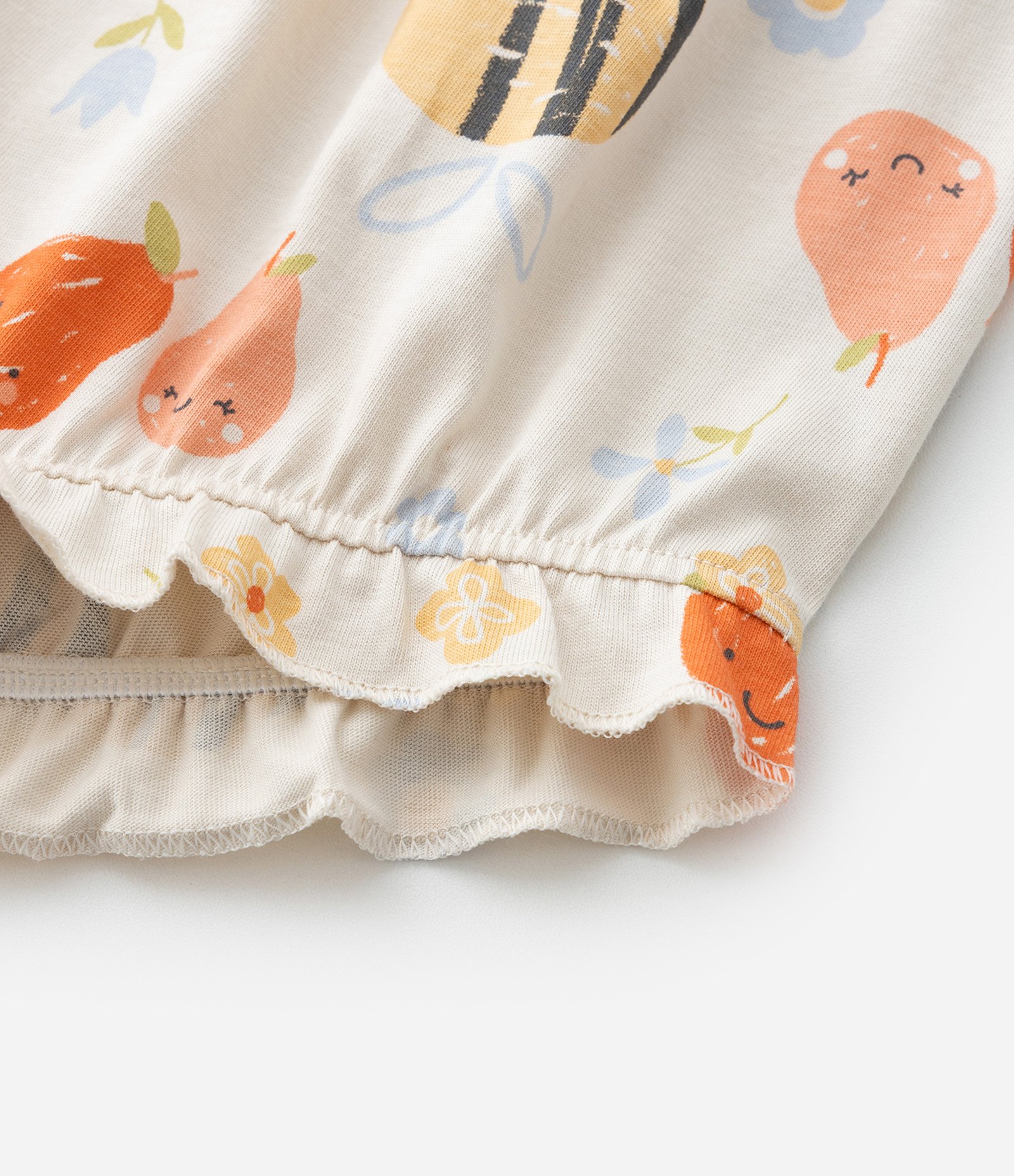 Macaquinho Infantil com Babadinhos e Lacinhos - Tam 0 a 18 meses Bege 6