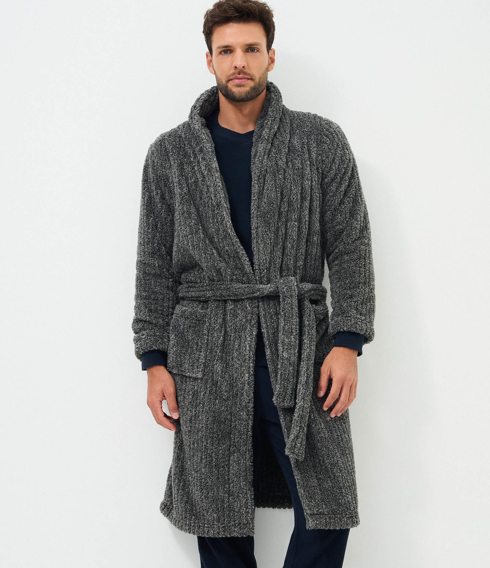 Roupão em Plush com Textura Canelada Amarração e Bolsos Cinza 1