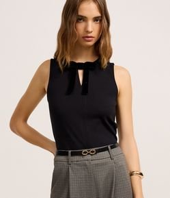 Blusa em Ribana com Laço e Recorte Frontal