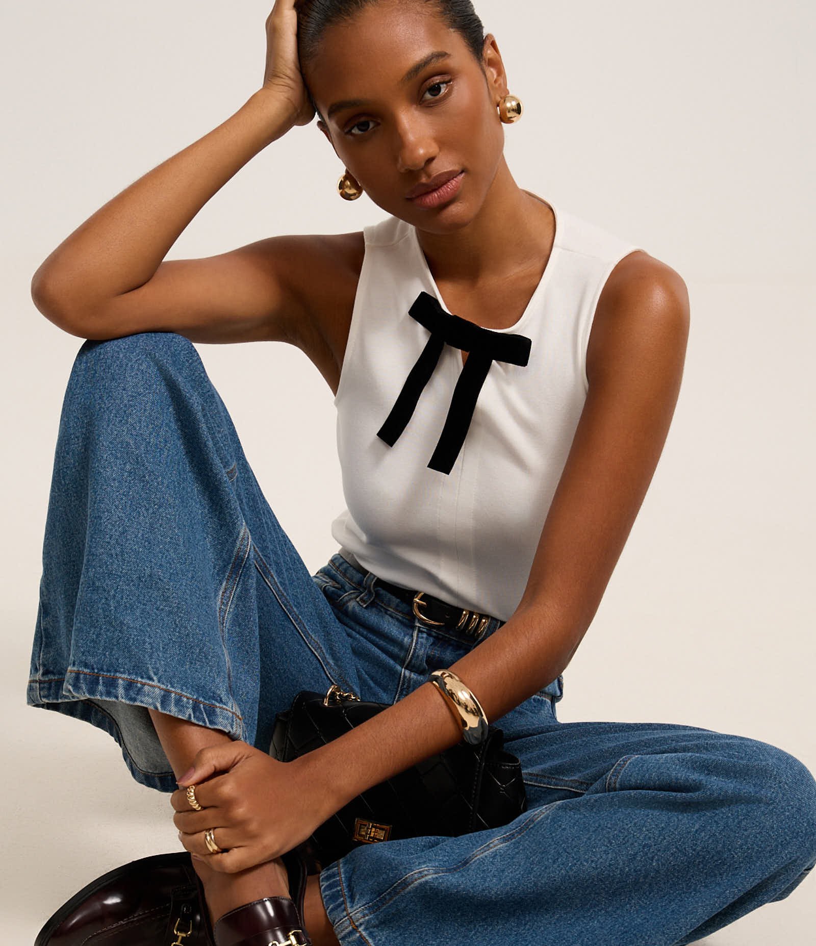Blusa em Ribana com Laço e Recorte Frontal Branco 5
