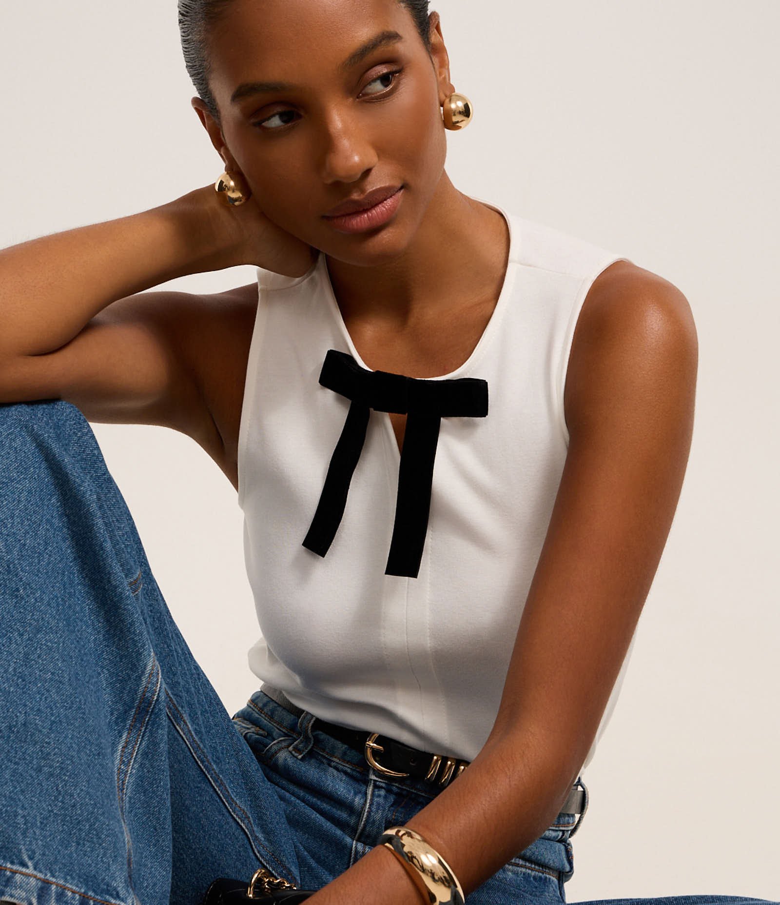 Blusa em Ribana com Laço e Recorte Frontal Branco 6